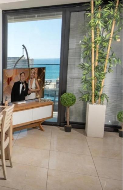 Bat Yam Luxery 5Br Sea View Suite ภายนอก รูปภาพ